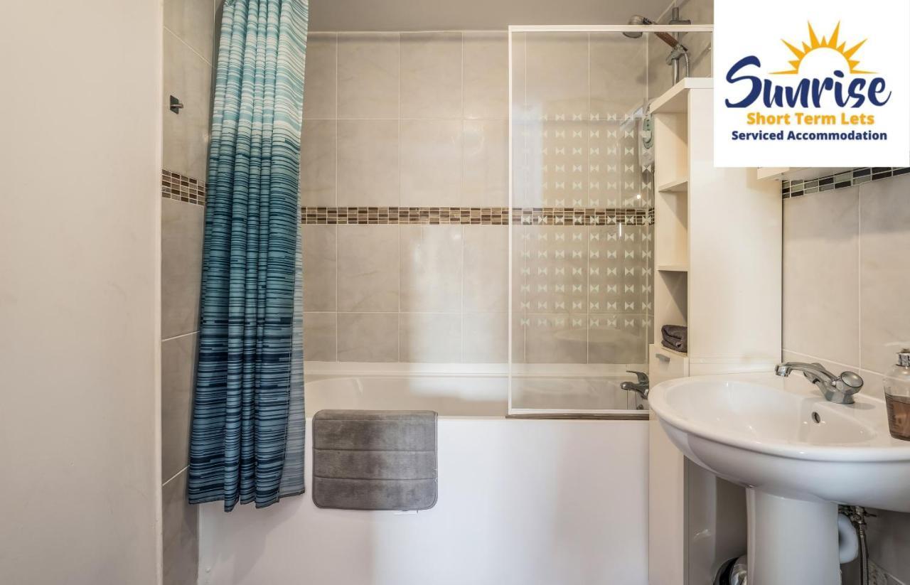 The Law, Has 4 Rooms With Tvs, 2 Bathrooms, Central, Free Parking, Fully Equipped, Contractor And Trades Favourite, 5 Mins To Centre - Long Stays, Invoice And Reduced Price Are Only Via Sunrise Short Lets Dundee Exterior foto