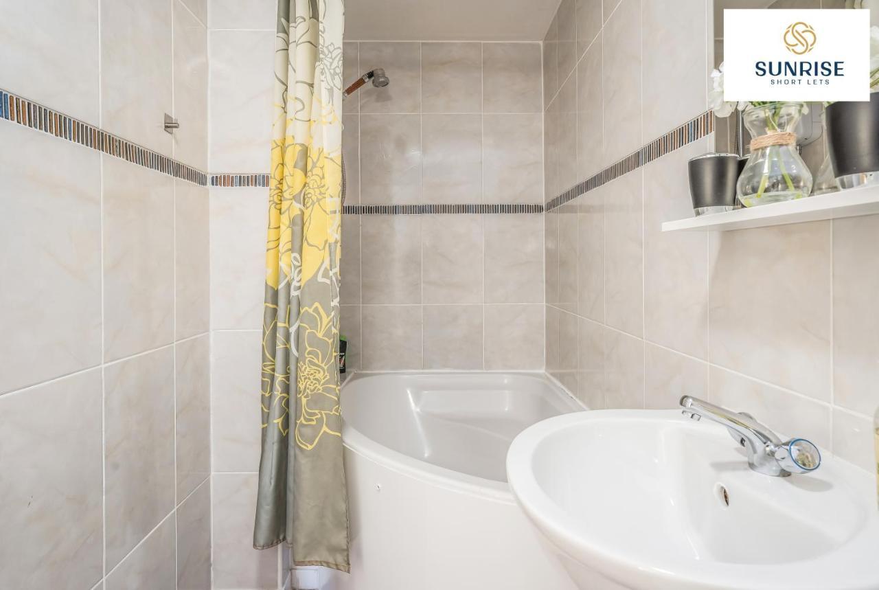 The Law, Has 4 Rooms With Tvs, 2 Bathrooms, Central, Free Parking, Fully Equipped, Contractor And Trades Favourite, 5 Mins To Centre - Long Stays, Invoice And Reduced Price Are Only Via Sunrise Short Lets Dundee Exterior foto