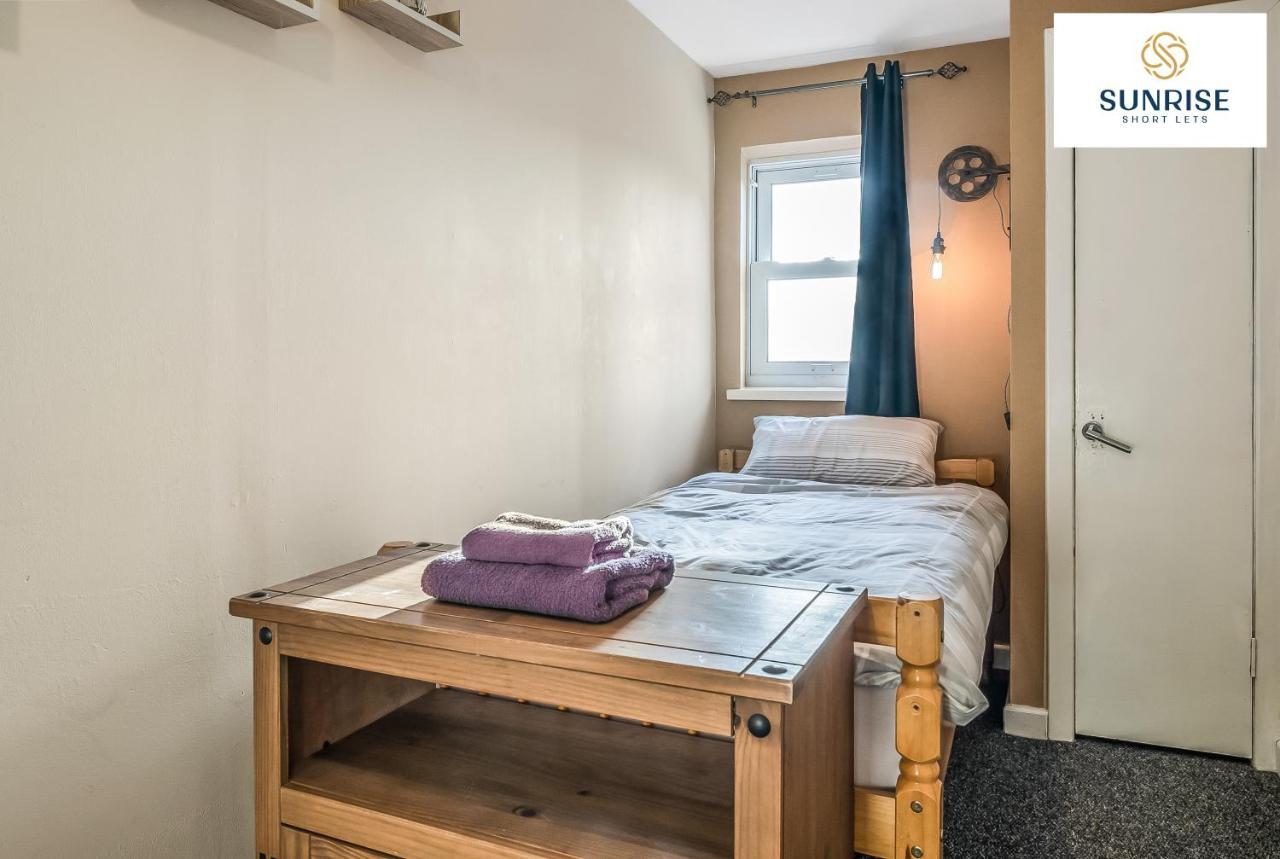 The Law, Has 4 Rooms With Tvs, 2 Bathrooms, Central, Free Parking, Fully Equipped, Contractor And Trades Favourite, 5 Mins To Centre - Long Stays, Invoice And Reduced Price Are Only Via Sunrise Short Lets Dundee Exterior foto