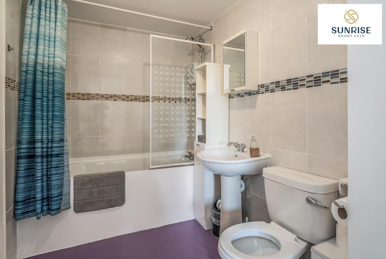 The Law, Has 4 Rooms With Tvs, 2 Bathrooms, Central, Free Parking, Fully Equipped, Contractor And Trades Favourite, 5 Mins To Centre - Long Stays, Invoice And Reduced Price Are Only Via Sunrise Short Lets Dundee Exterior foto