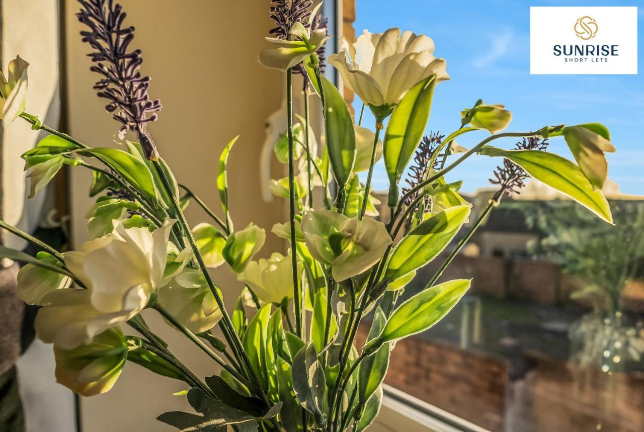 The Law, Has 4 Rooms With Tvs, 2 Bathrooms, Central, Free Parking, Fully Equipped, Contractor And Trades Favourite, 5 Mins To Centre - Long Stays, Invoice And Reduced Price Are Only Via Sunrise Short Lets Dundee Exterior foto
