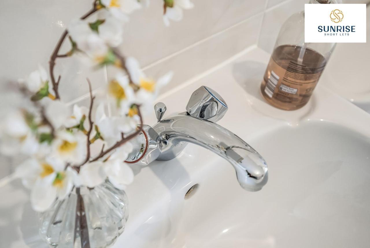 The Law, Has 4 Rooms With Tvs, 2 Bathrooms, Central, Free Parking, Fully Equipped, Contractor And Trades Favourite, 5 Mins To Centre - Long Stays, Invoice And Reduced Price Are Only Via Sunrise Short Lets Dundee Exterior foto