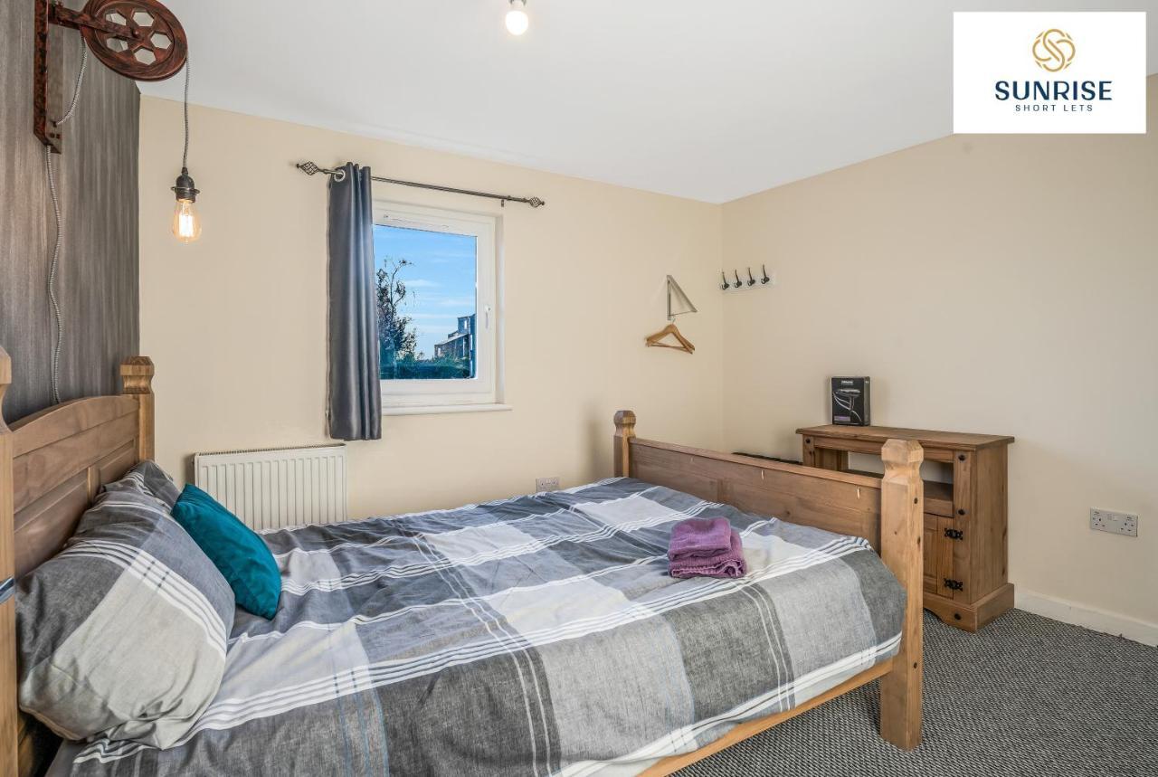 The Law, Has 4 Rooms With Tvs, 2 Bathrooms, Central, Free Parking, Fully Equipped, Contractor And Trades Favourite, 5 Mins To Centre - Long Stays, Invoice And Reduced Price Are Only Via Sunrise Short Lets Dundee Exterior foto
